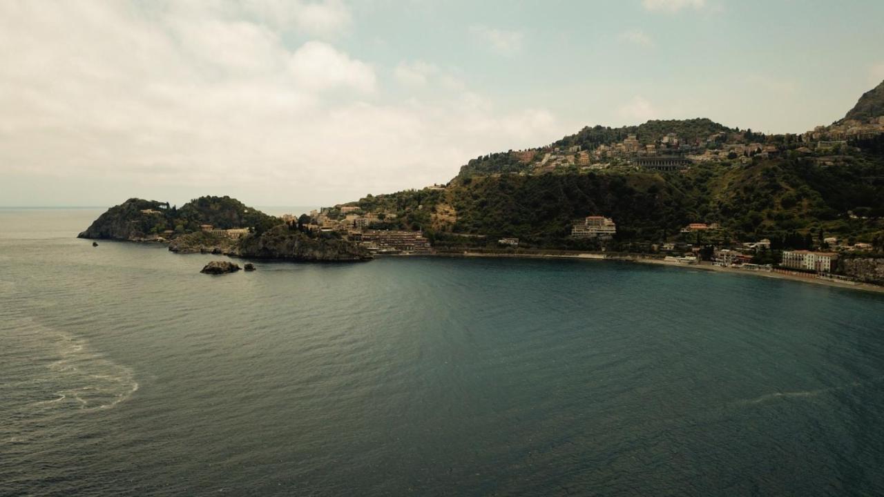 Mare Roccia Beachfront Apartment تاورمينا المظهر الخارجي الصورة