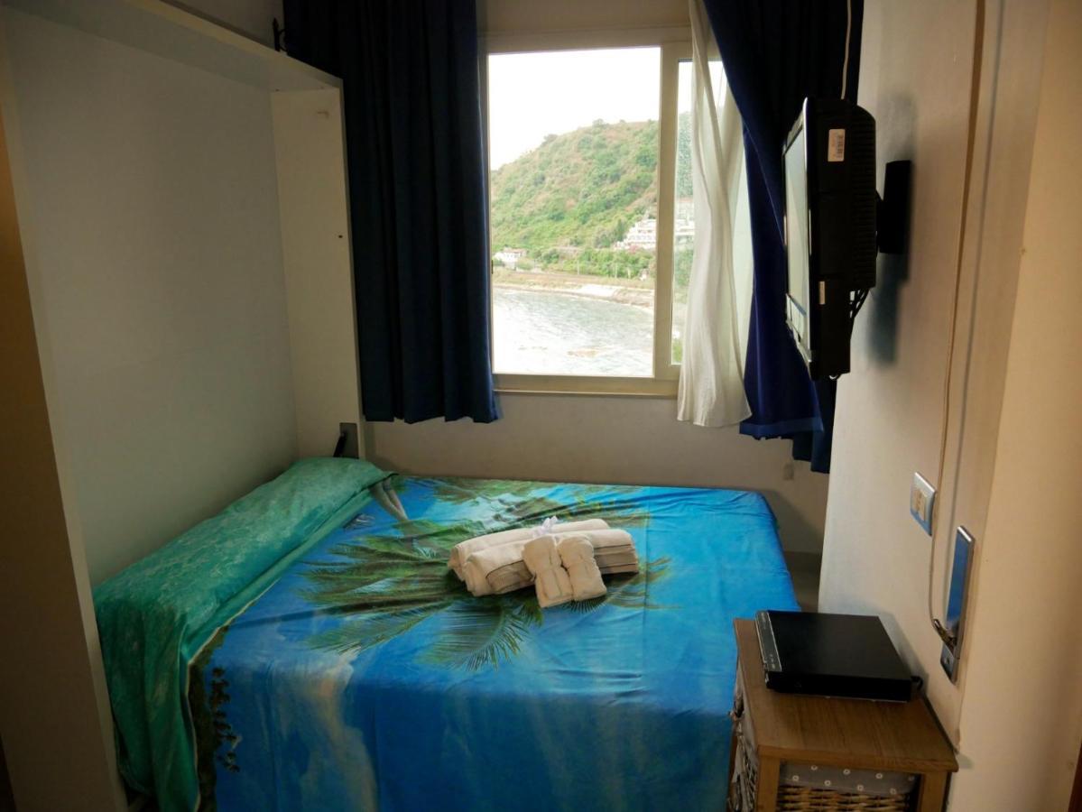 Mare Roccia Beachfront Apartment تاورمينا المظهر الخارجي الصورة